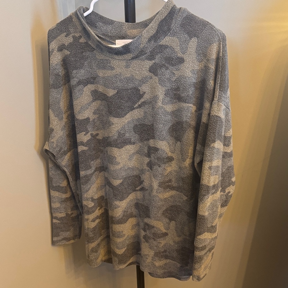 TALULAH Gray Knit Sweater